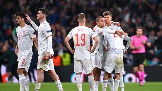 包含法国逆转AC米兰，奥亚尔萨瓦尔统治全场的词条