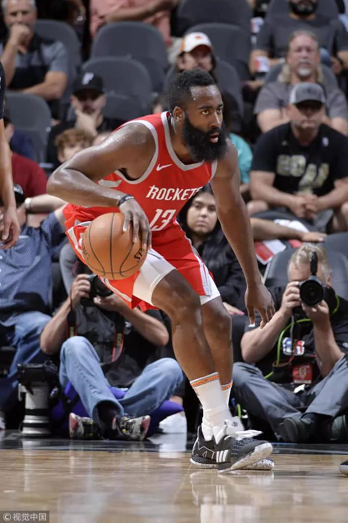 火箭完胜上海队，德罗赞关键制胜