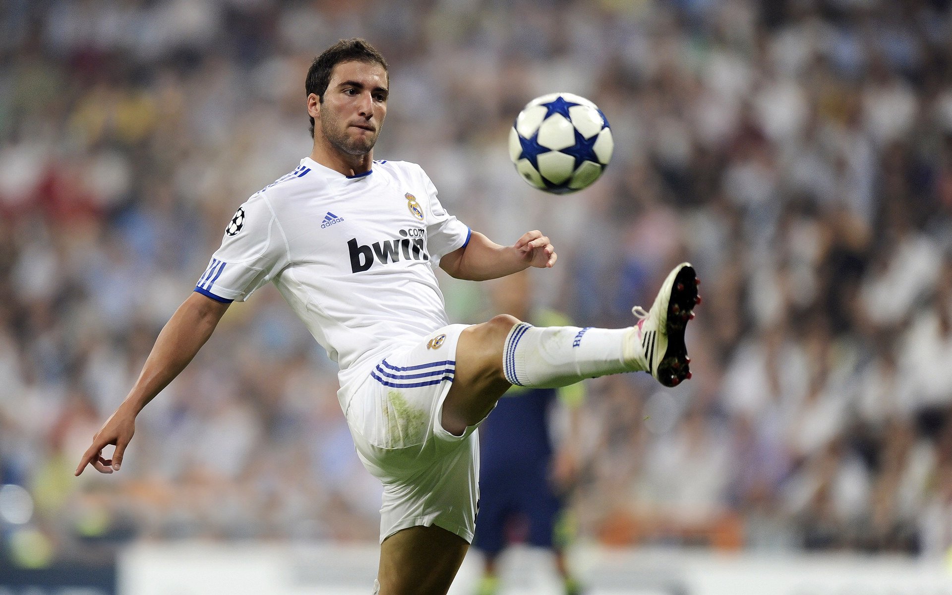 铁血防线锁死南非闪电，奥亚尔萨瓦尔一锤定音—巴萨战术革新下的关键先生诞生